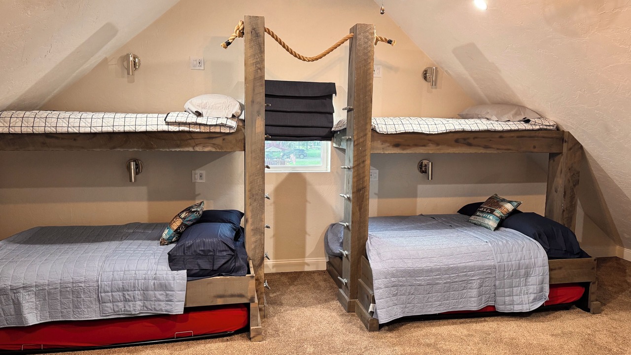 Photo of Bedroom in Roscoe