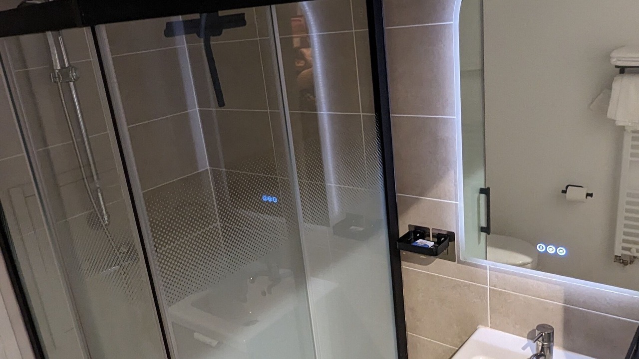 Photo of Bathroom in Saint-Gratien