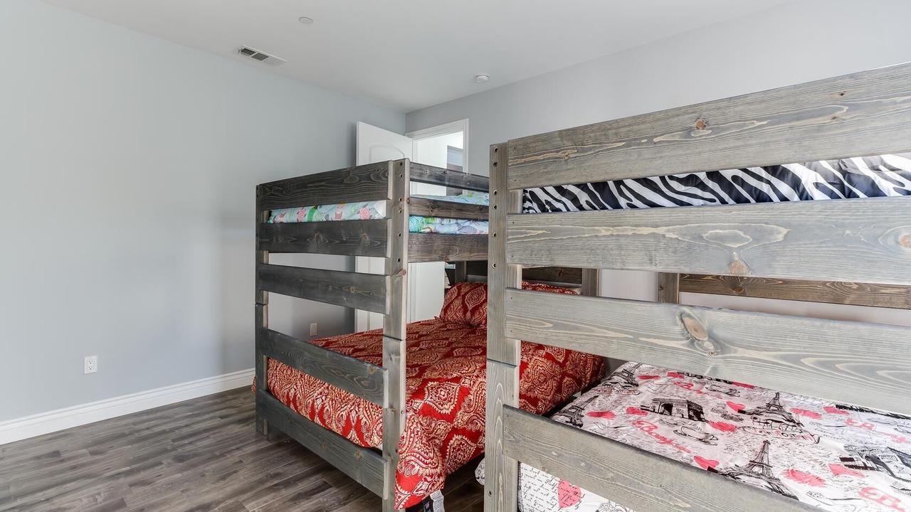 Photo of Bedroom in Lake Balboa