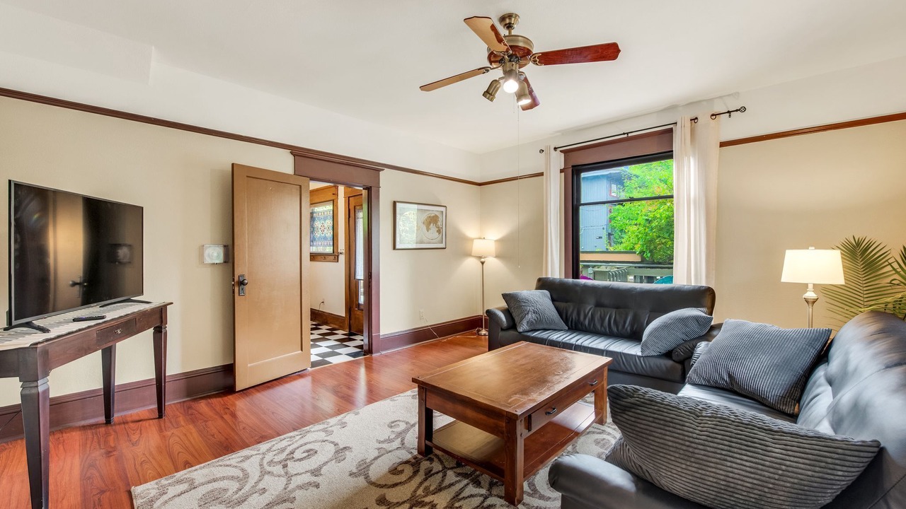 Photo of Livingroom in Fremont