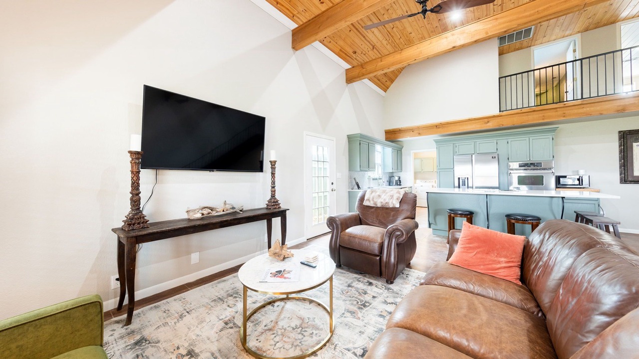 Photo of Livingroom in Buchanan Dam