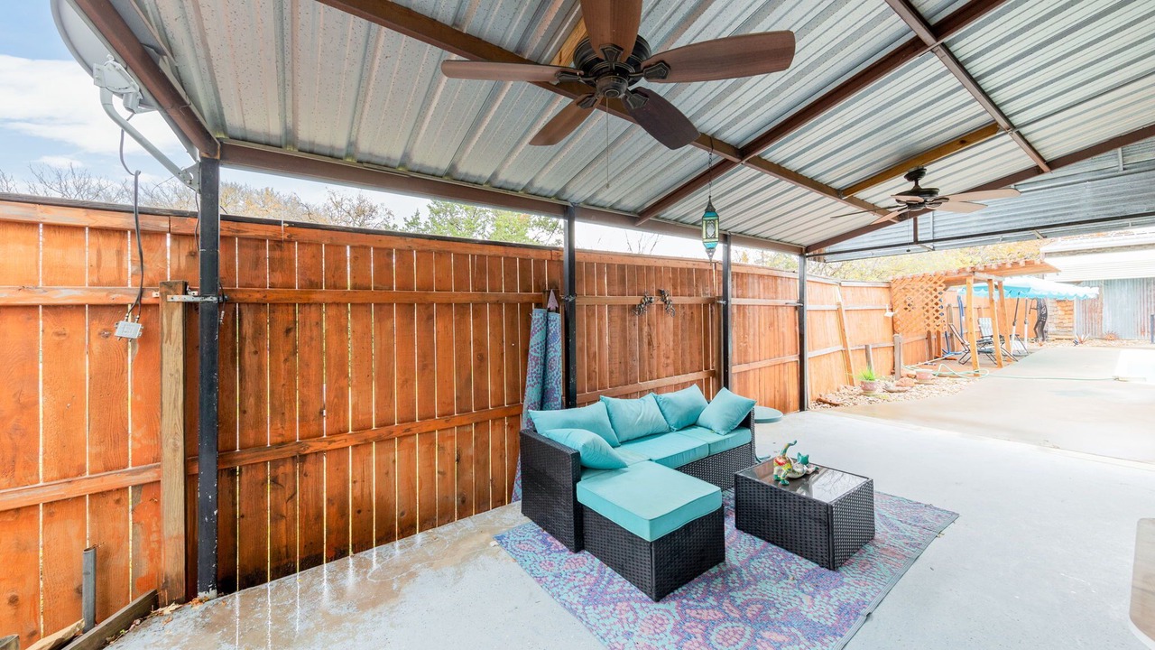 Photo of Patio Balcony in Buchanan Dam