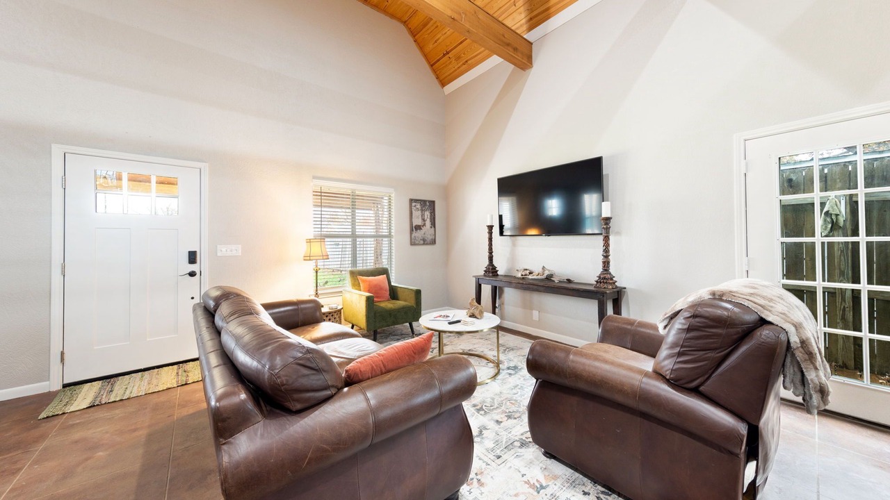 Photo of Livingroom in Buchanan Dam