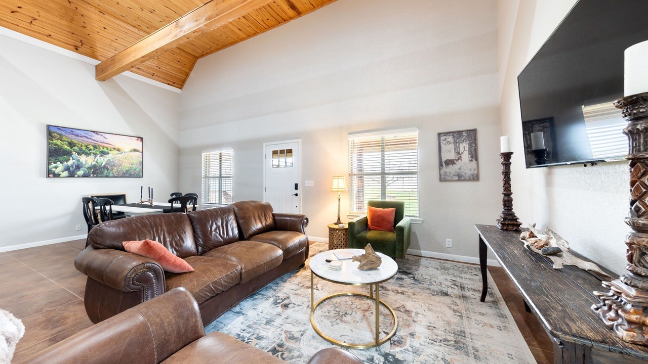 Photo of Livingroom in Buchanan Dam