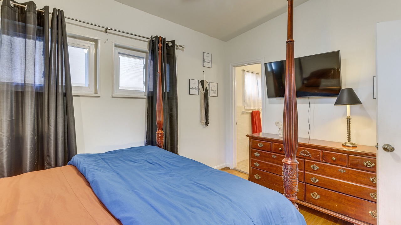 Photo of Bedroom in Crestline Heights