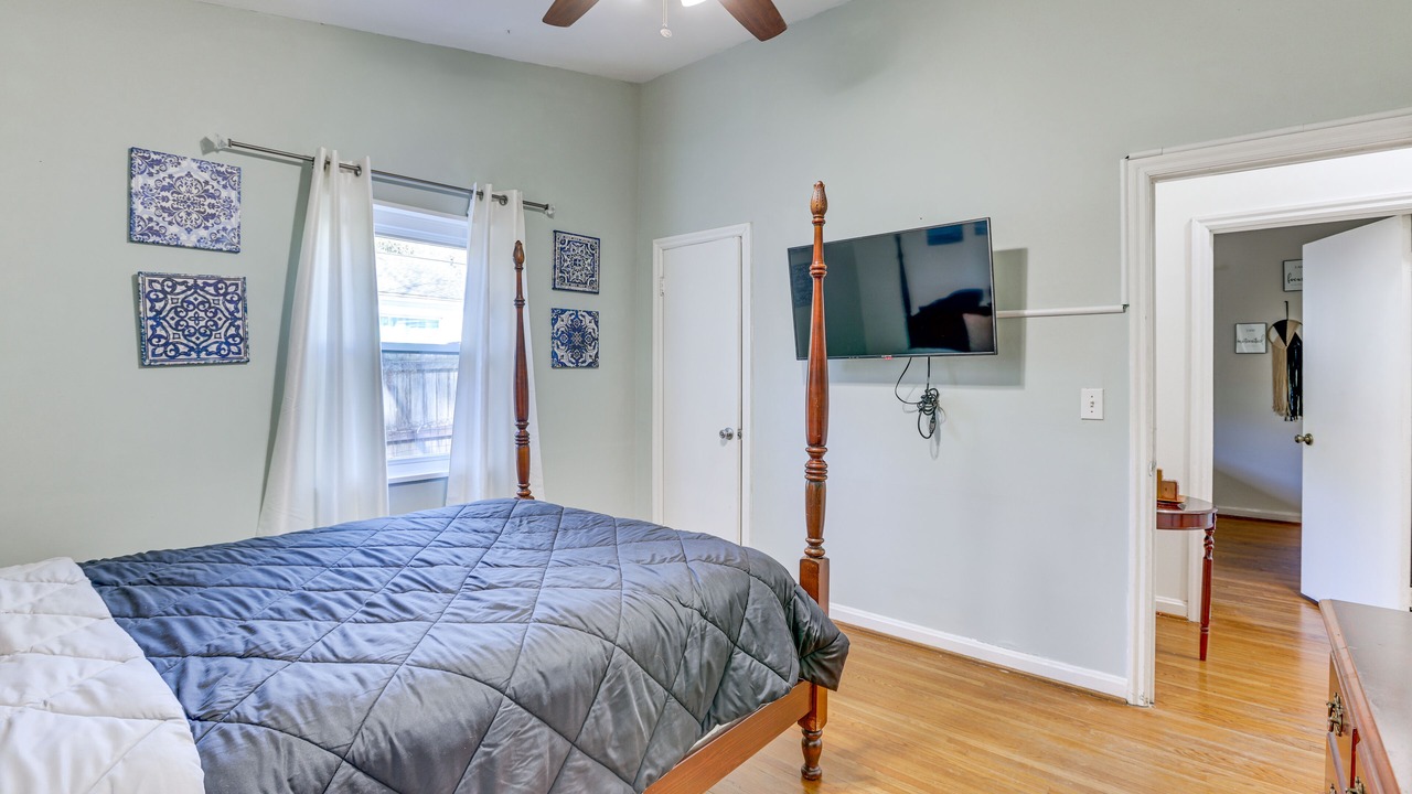 Photo of Bedroom in Crestline Heights