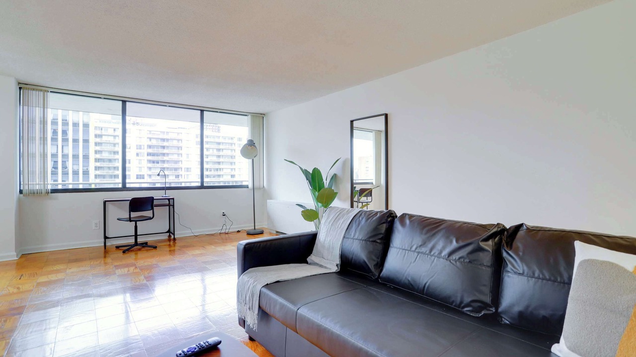 Photo of Livingroom in Crystal City