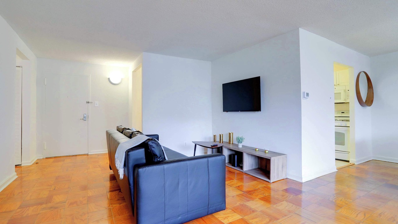 Photo of Livingroom in Crystal City
