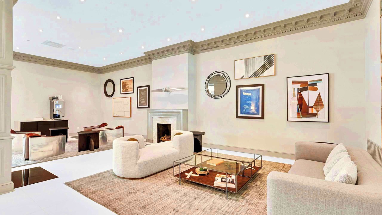 Photo of Livingroom in Crystal City