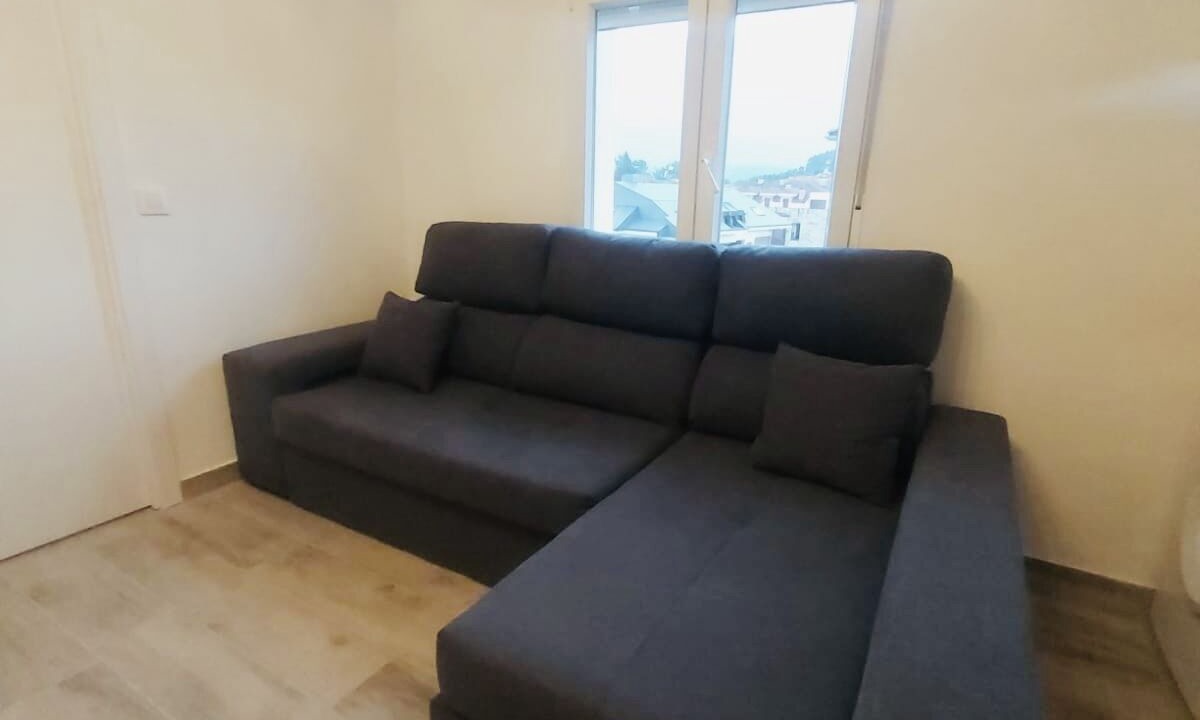Photo of Livingroom in Saron