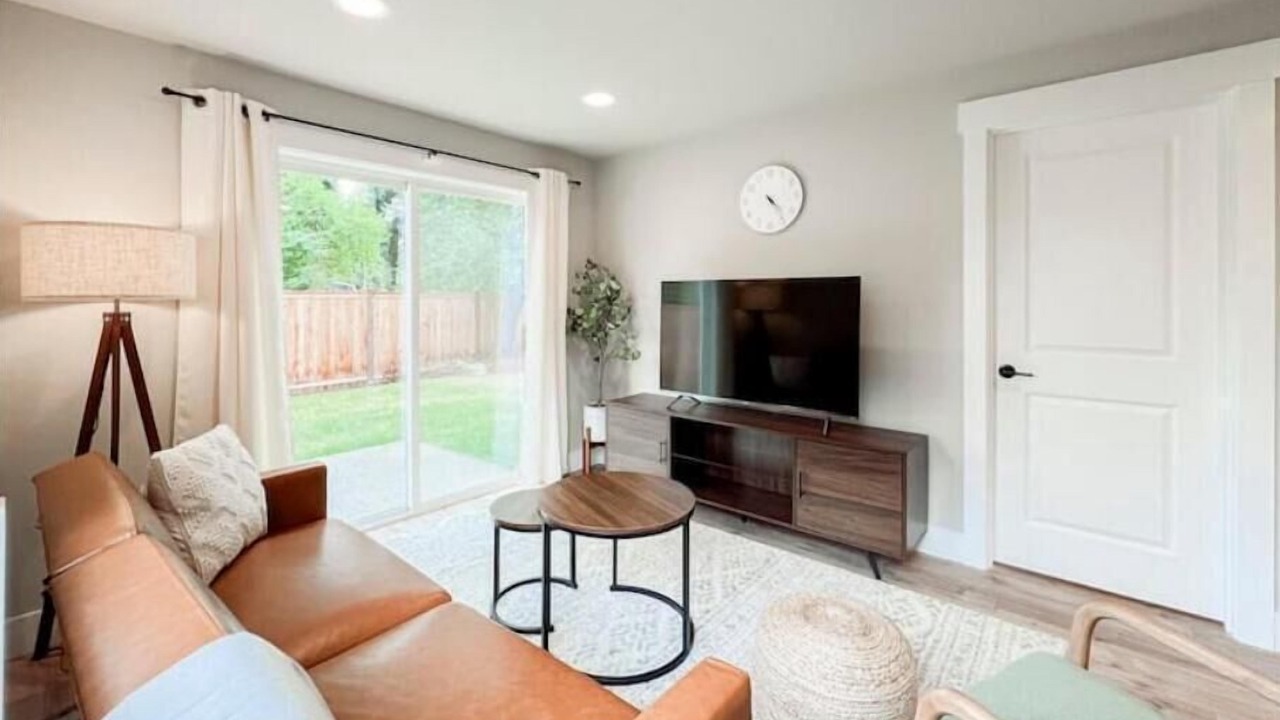 Photo of Livingroom in Haller Lake