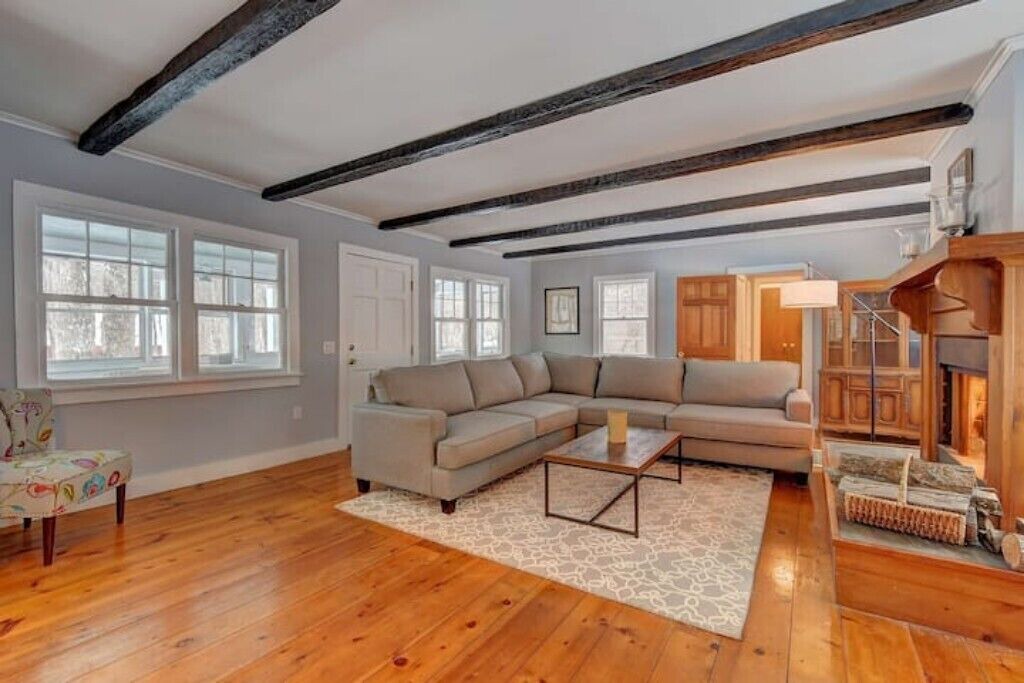 Photo of Livingroom in Becket