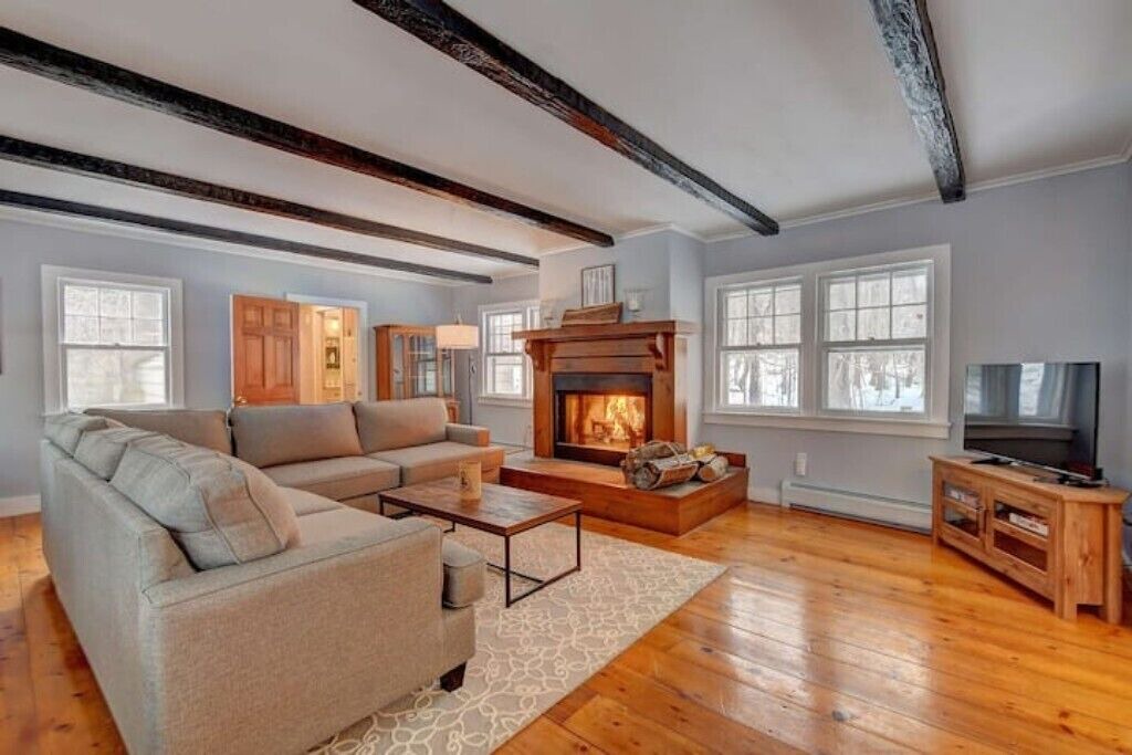 Photo of Livingroom in Becket