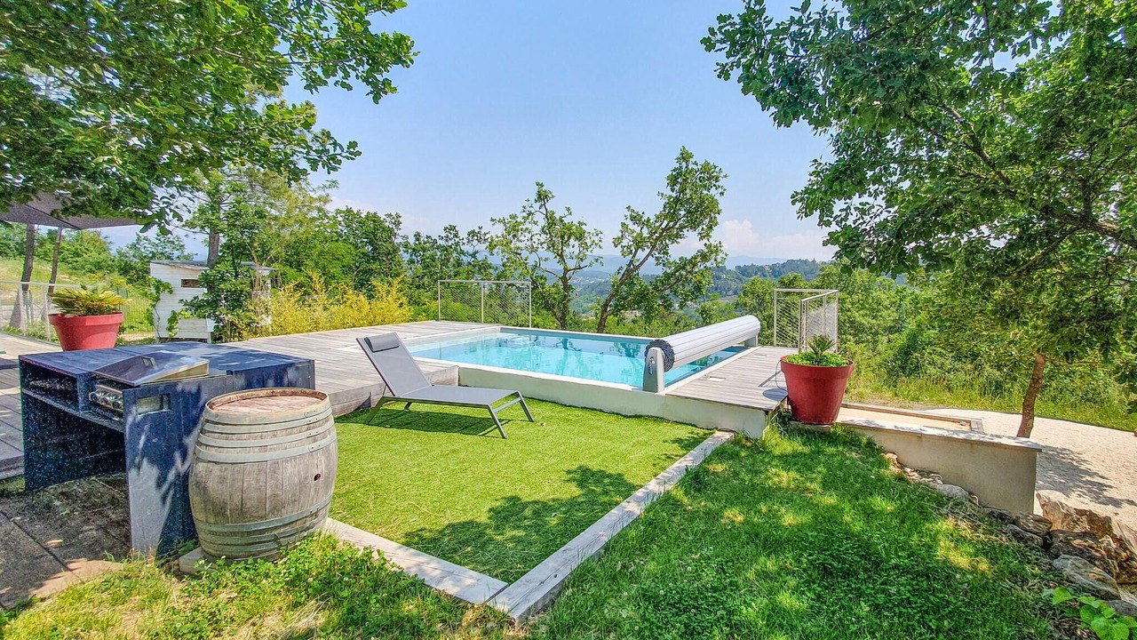 Photo of Outdoor in Mercuer