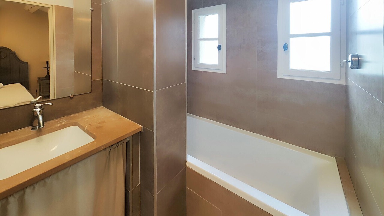 Photo of Bathroom in Saint-Laurent-de-la-Cabrerisse
