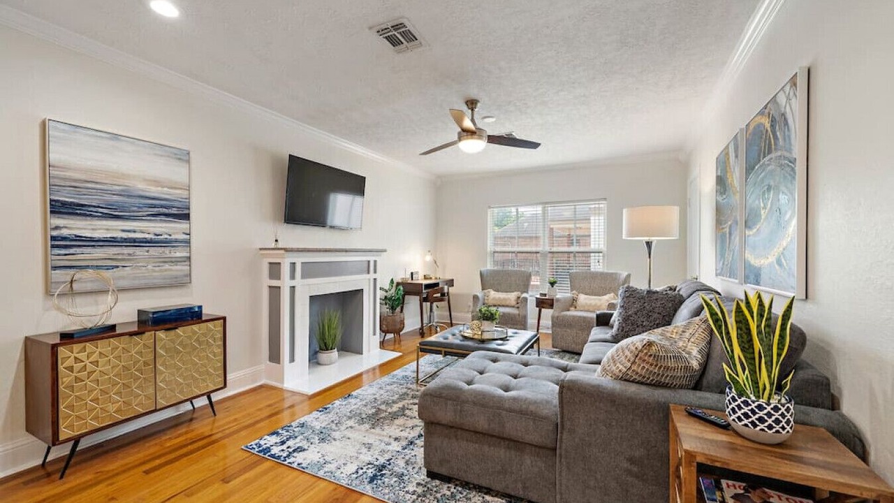 Photo of Livingroom in South Central Houston