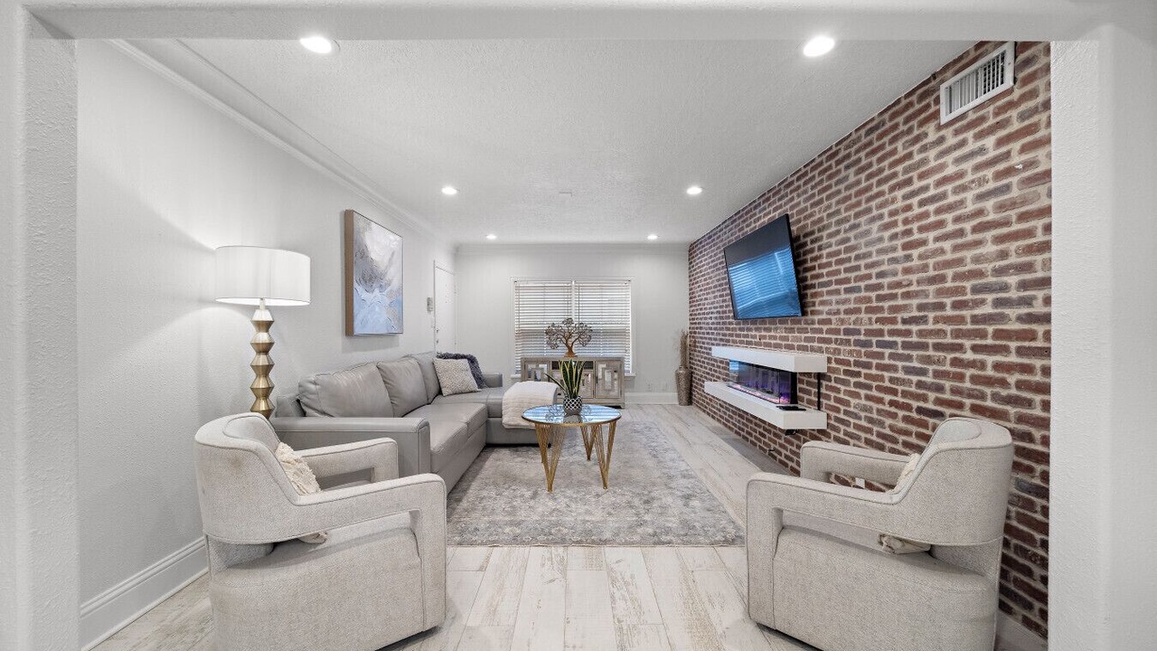 Photo of Livingroom in South Central Houston