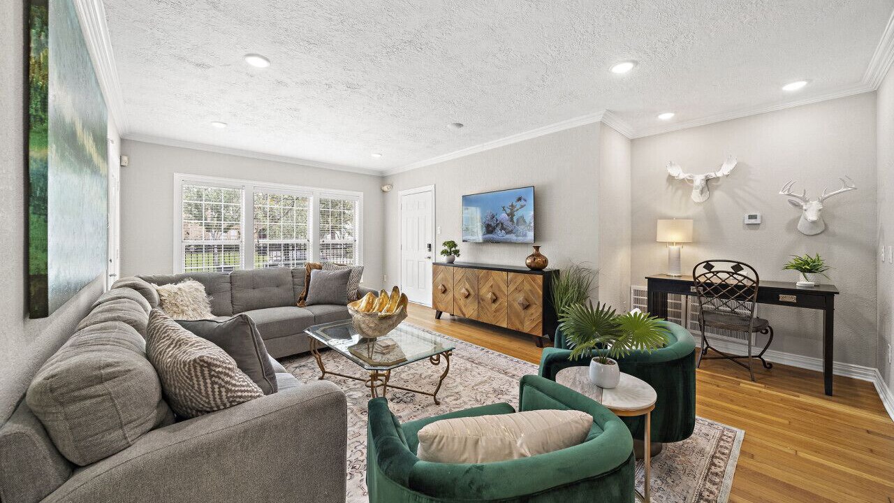 Photo of Livingroom in South Central Houston