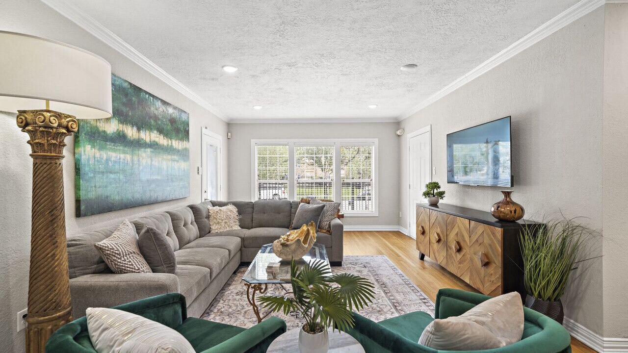 Photo of Livingroom in South Central Houston