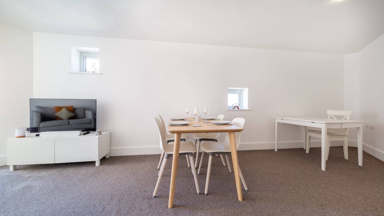 Photo of Others in Lusty Glaze