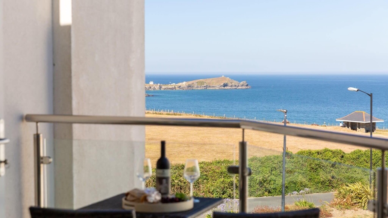 Photo of Others in Lusty Glaze