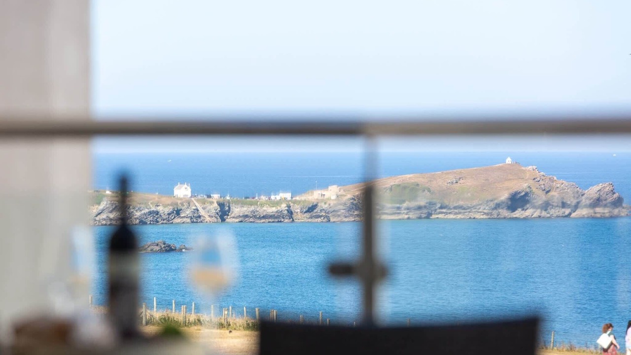 Photo of Others in Lusty Glaze