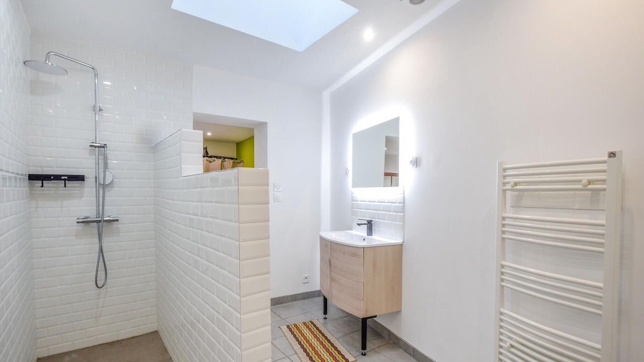 Photo of Bathroom in Quettehou