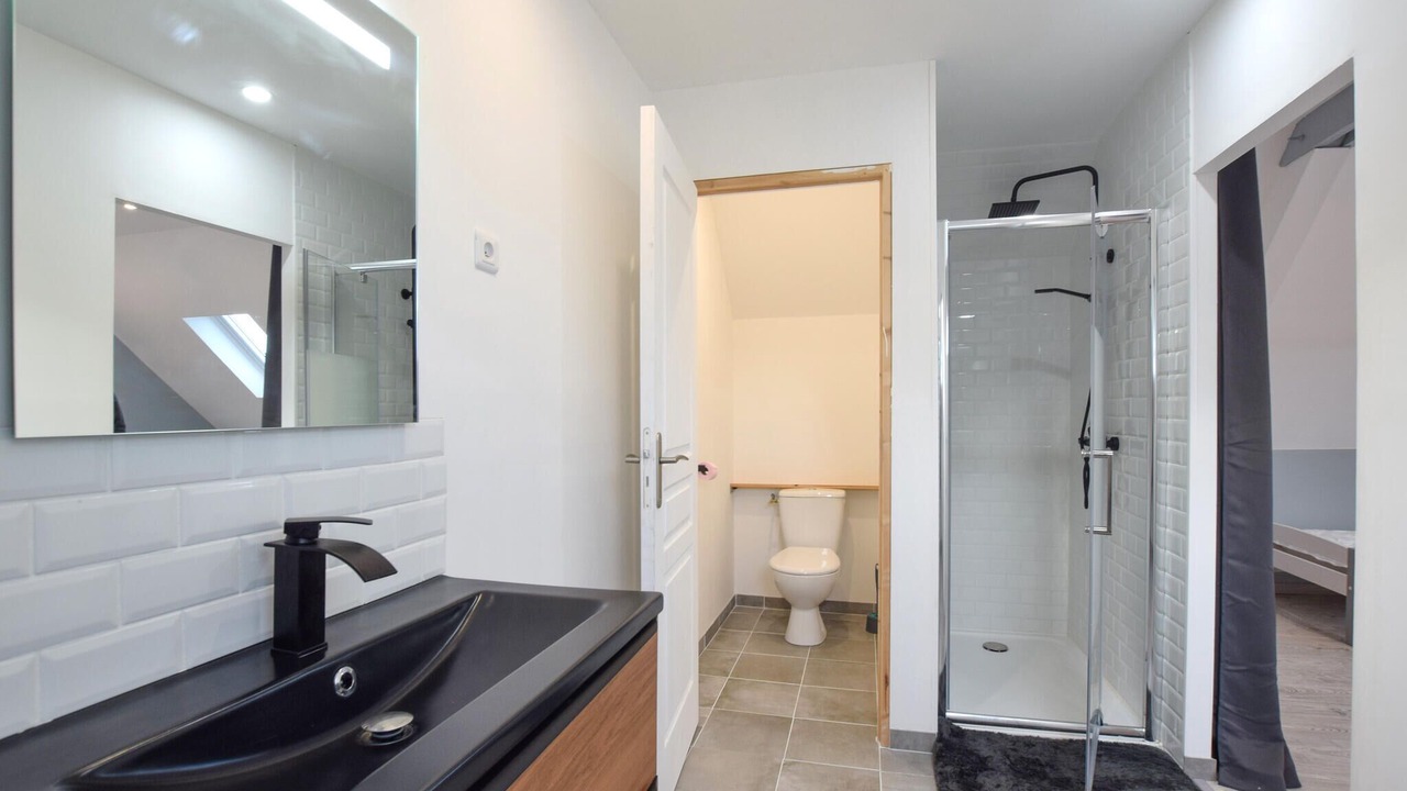 Photo of Bathroom in Quettehou