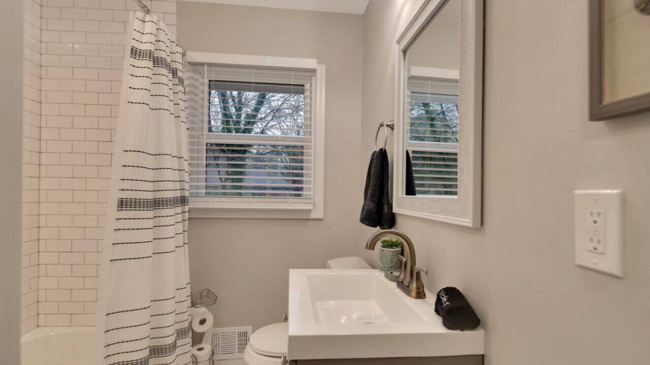 Photo of Bathroom in Smyrna