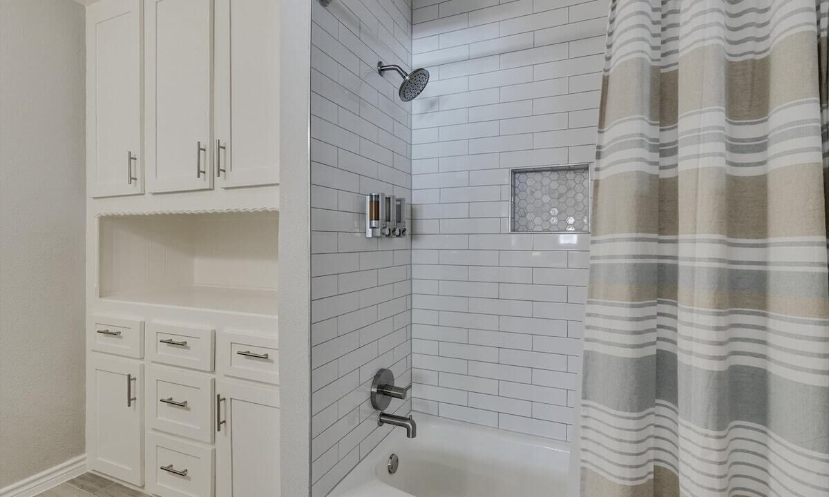 Photo of Bathroom in Buckner Terrace - Everglade Park