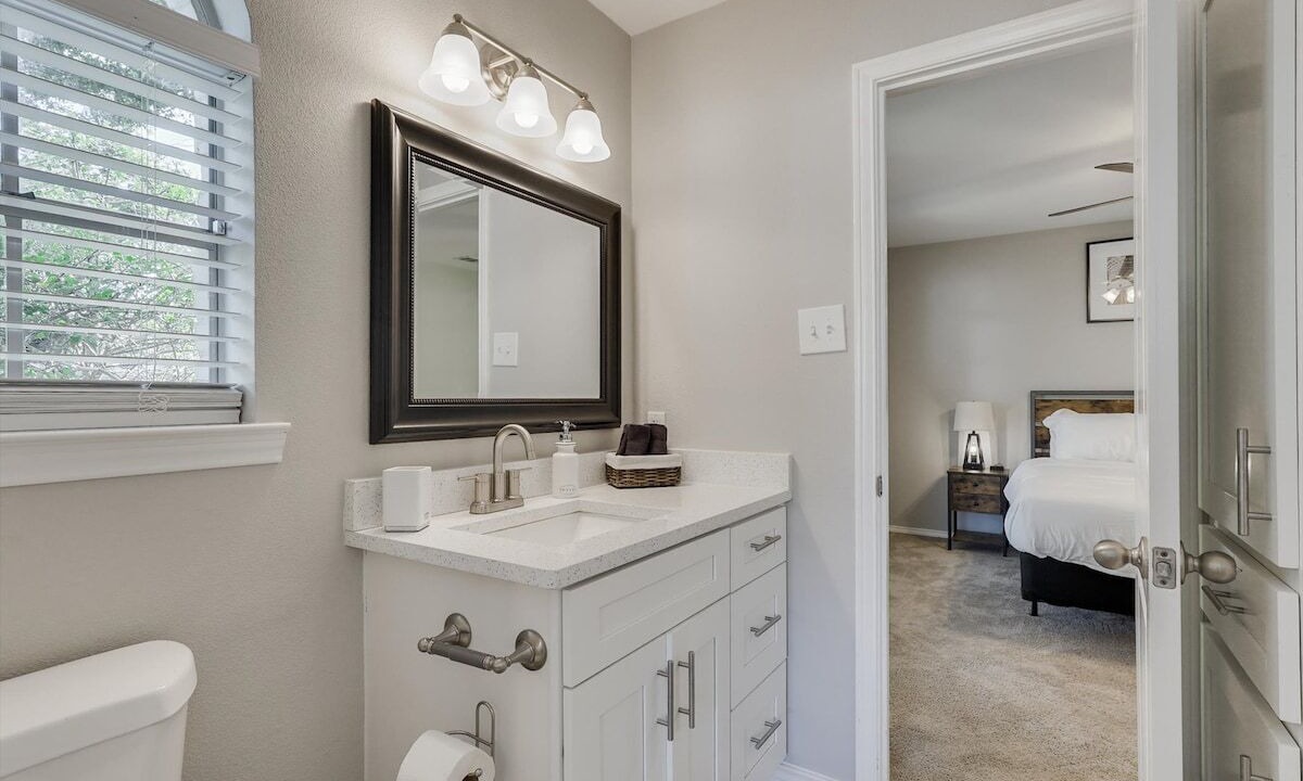 Photo of Bathroom in Buckner Terrace - Everglade Park