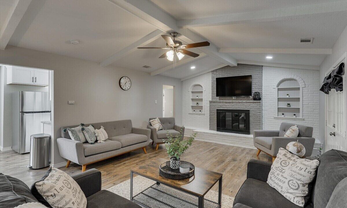 Photo of Livingroom in Buckner Terrace - Everglade Park