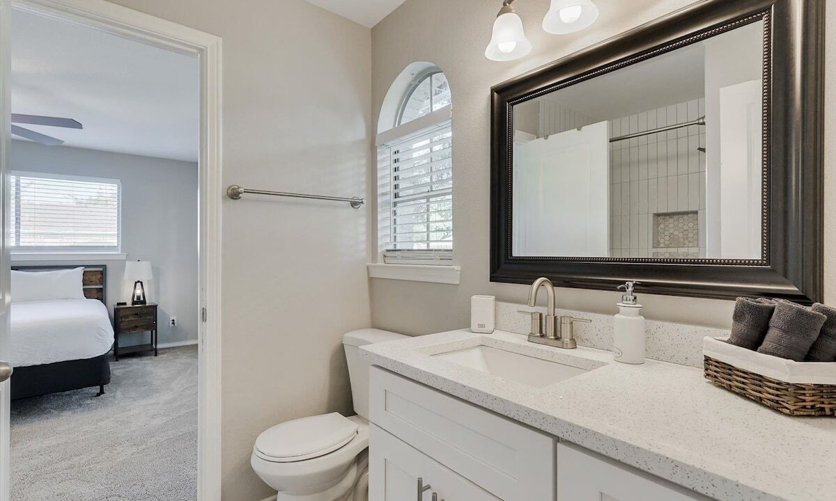 Photo of Bathroom in Buckner Terrace - Everglade Park