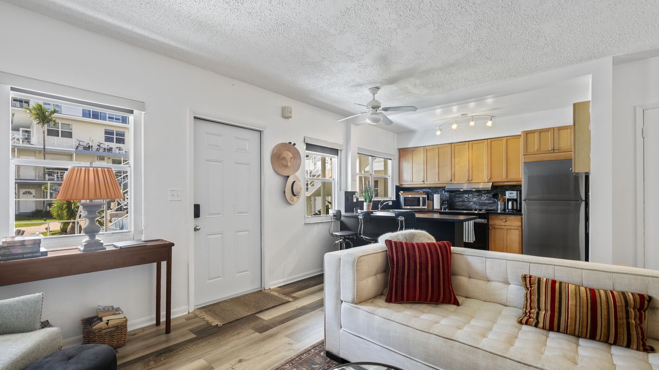 Photo of Livingroom in Central Beach