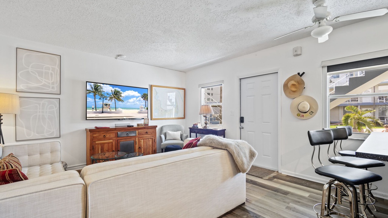 Photo of Livingroom in Central Beach