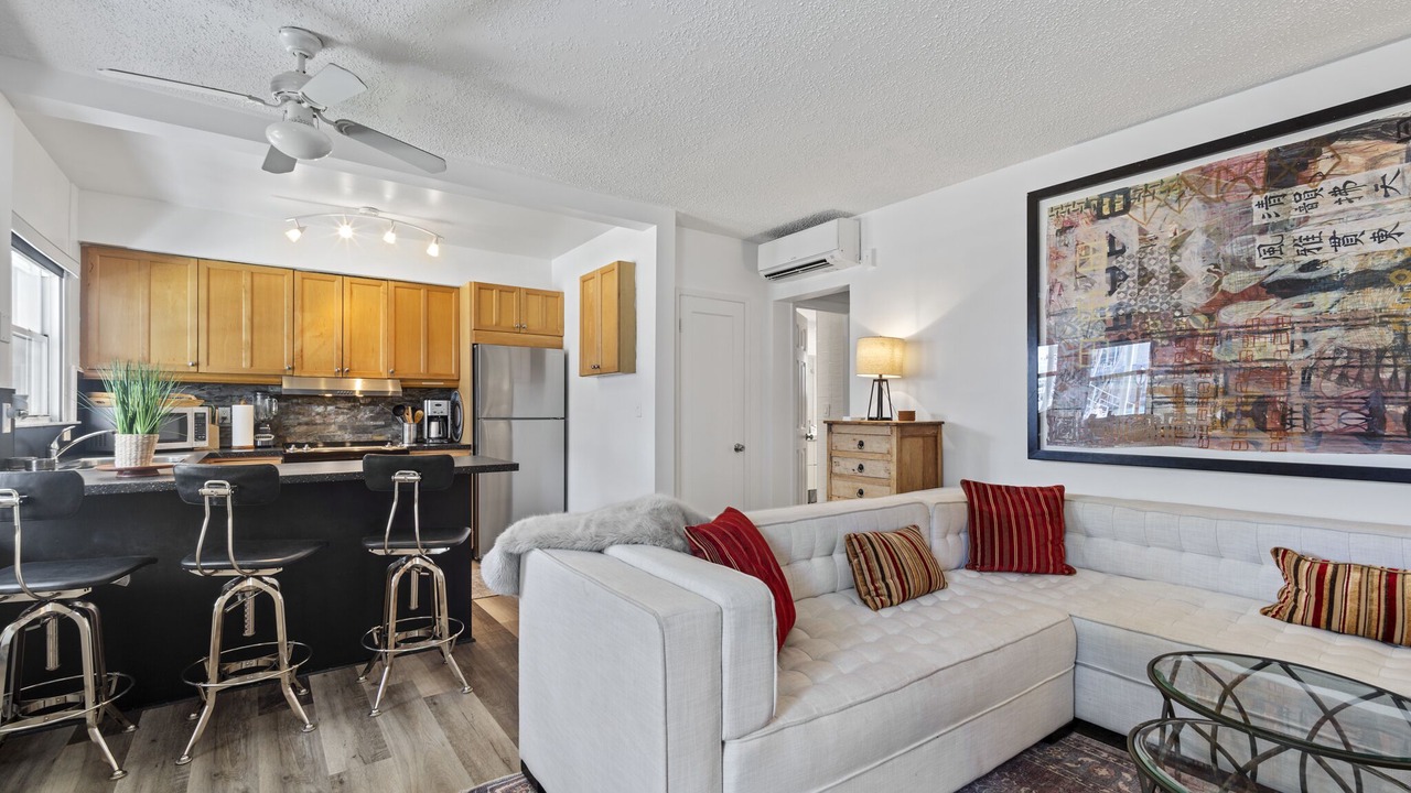 Photo of Livingroom in Central Beach