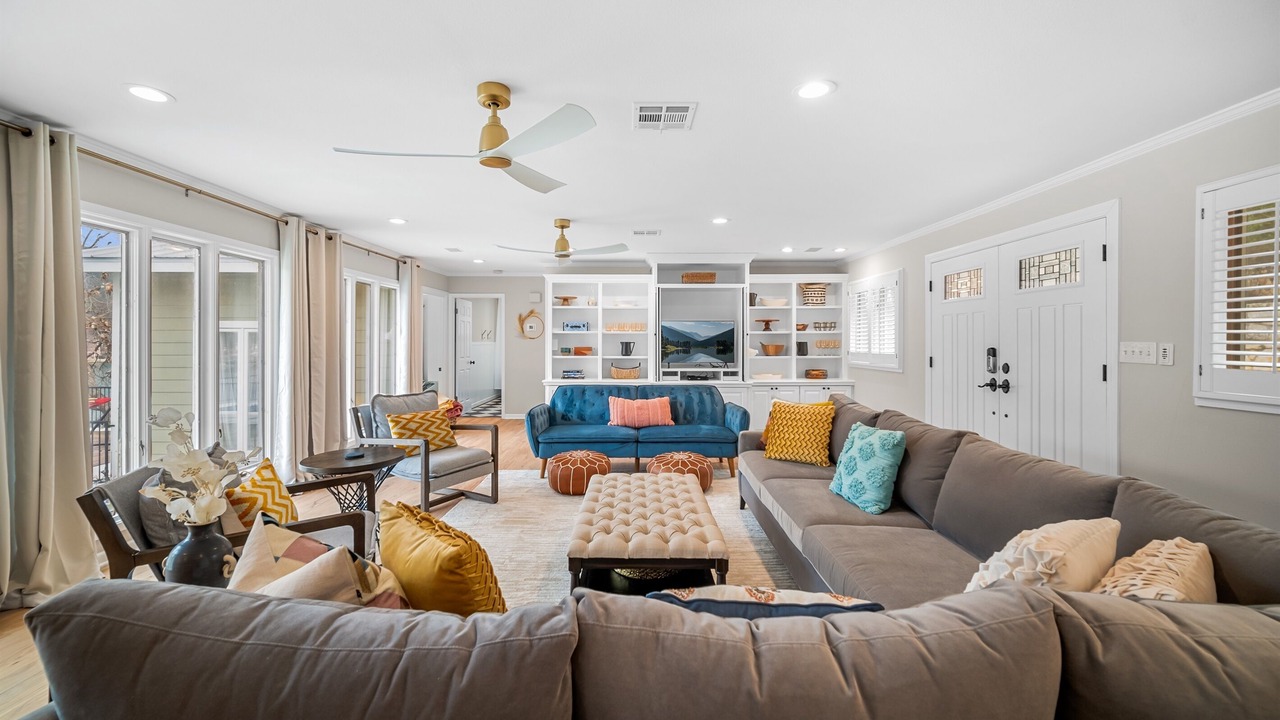 Photo of Livingroom in Lakeshore Addition