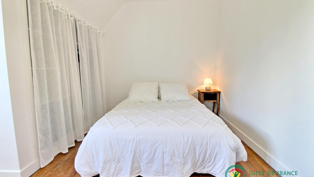 Photo of Bedroom in Locoal-Mendon