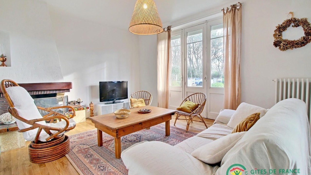 Photo of Livingroom in Locoal-Mendon