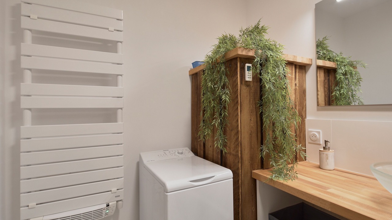 Photo of Others in Mesanger