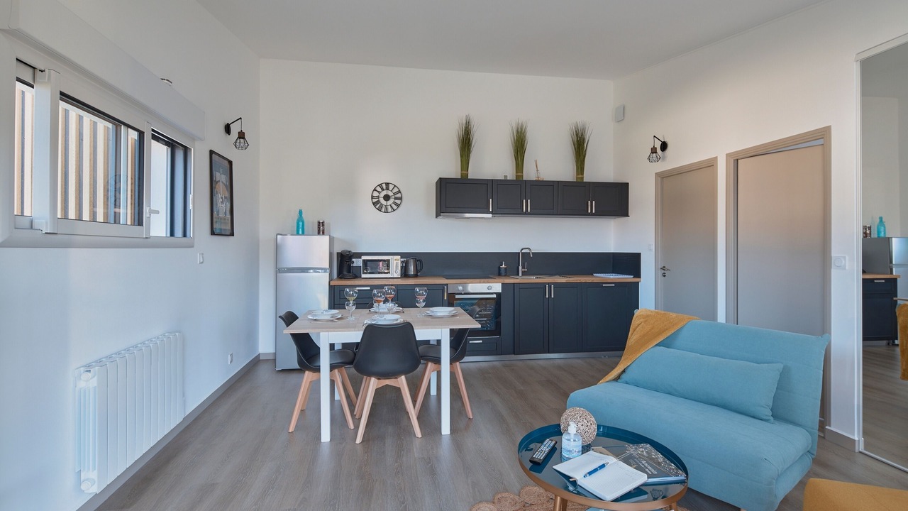 Photo of Others in Mesanger