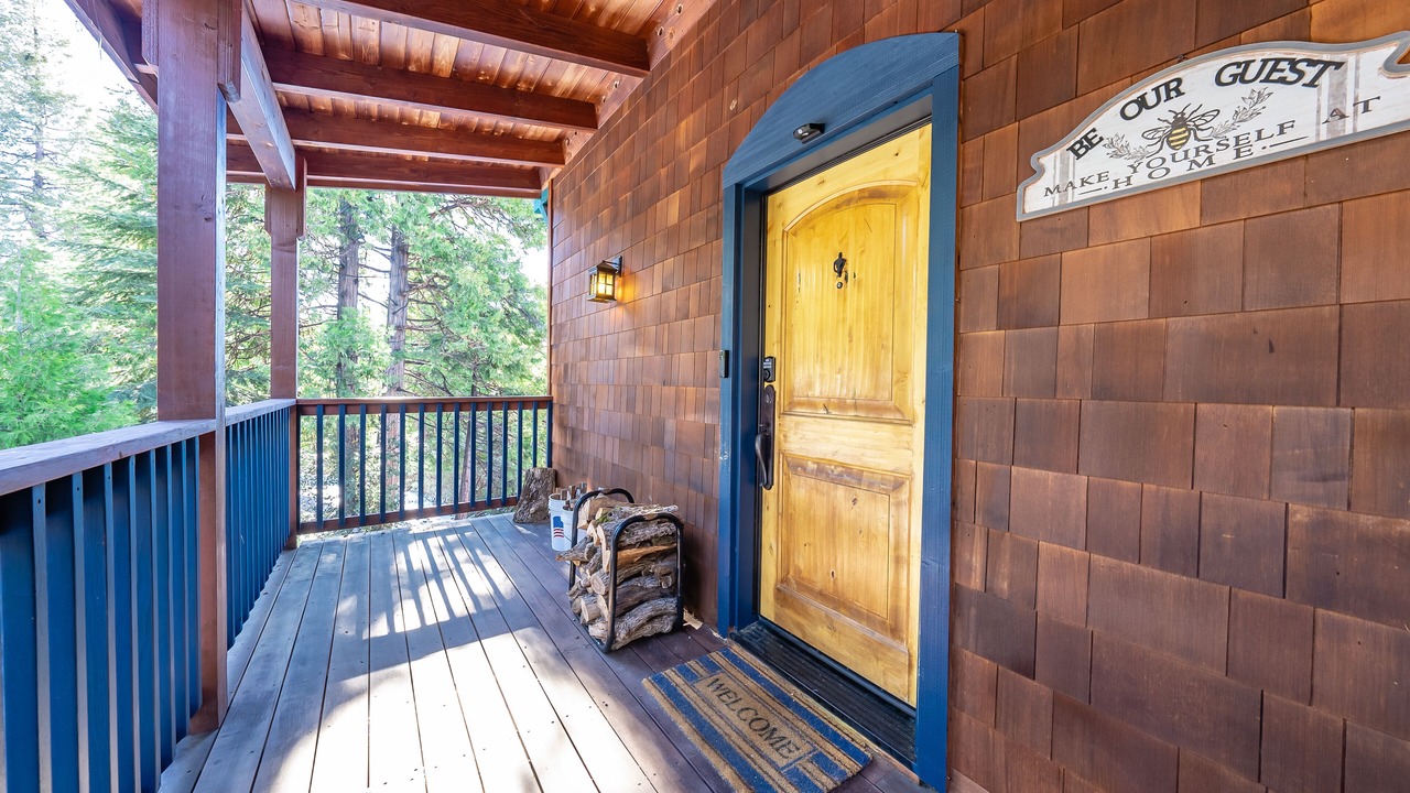 Photo of Patio Balcony in Shaver Lake
