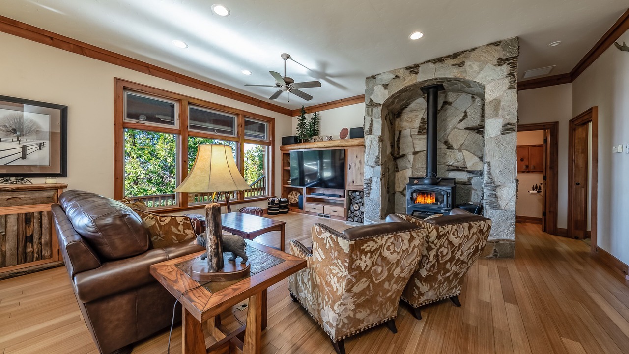 Photo of Livingroom in Shaver Lake