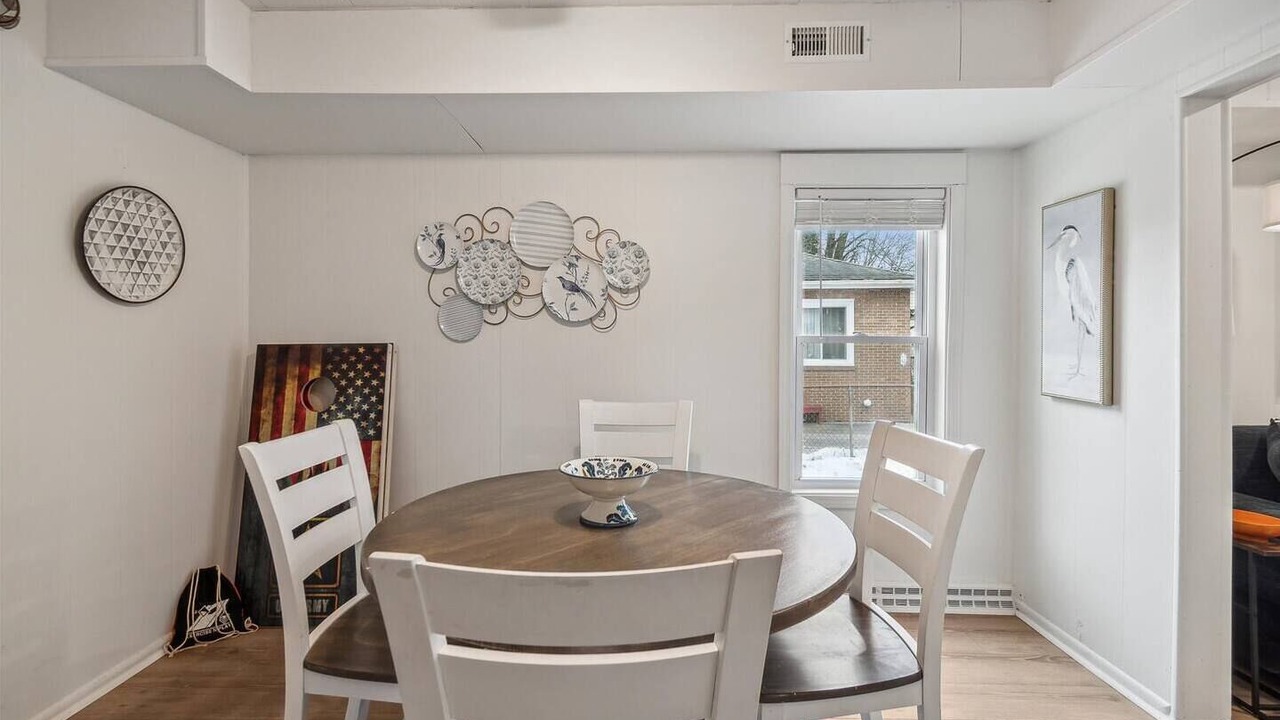 Photo of Livingroom in Bay City