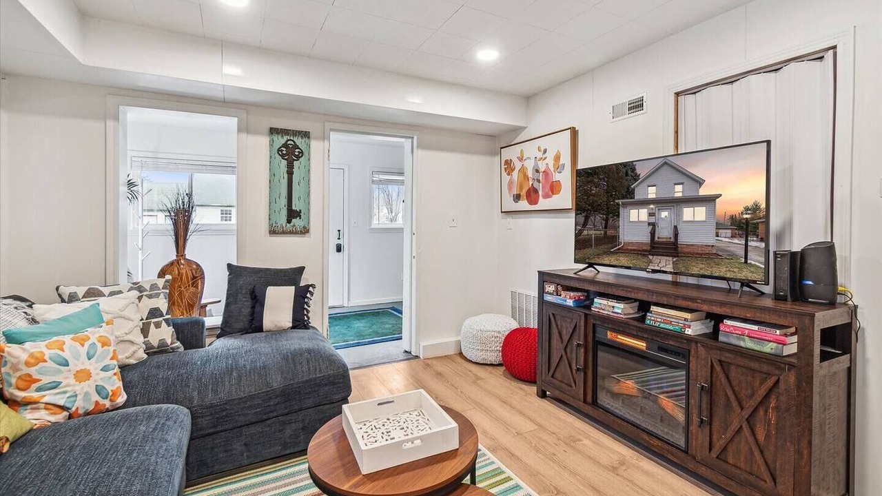 Photo of Livingroom in Bay City