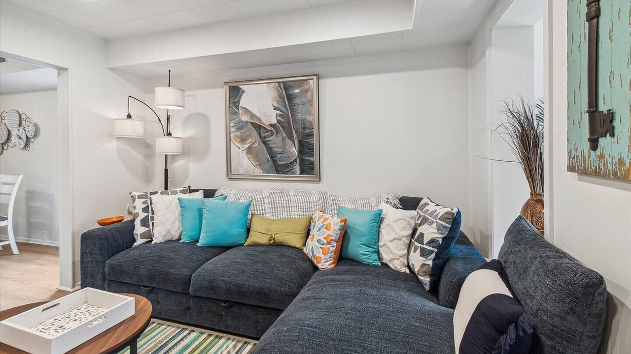 Photo of Livingroom in Bay City