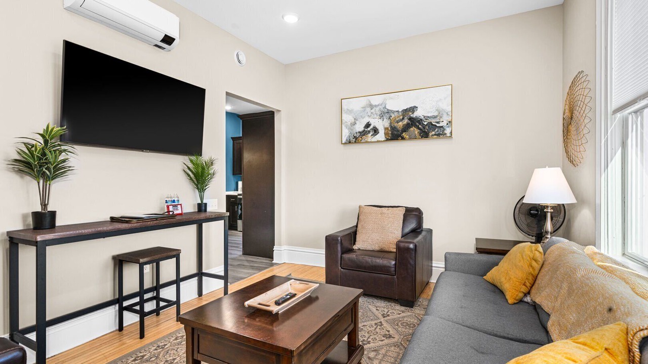 Photo of Livingroom in East Hillside