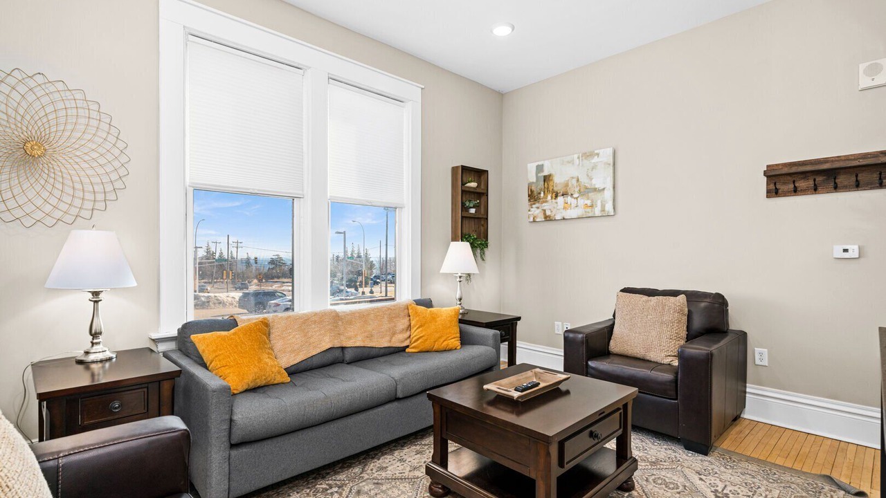 Photo of Livingroom in East Hillside
