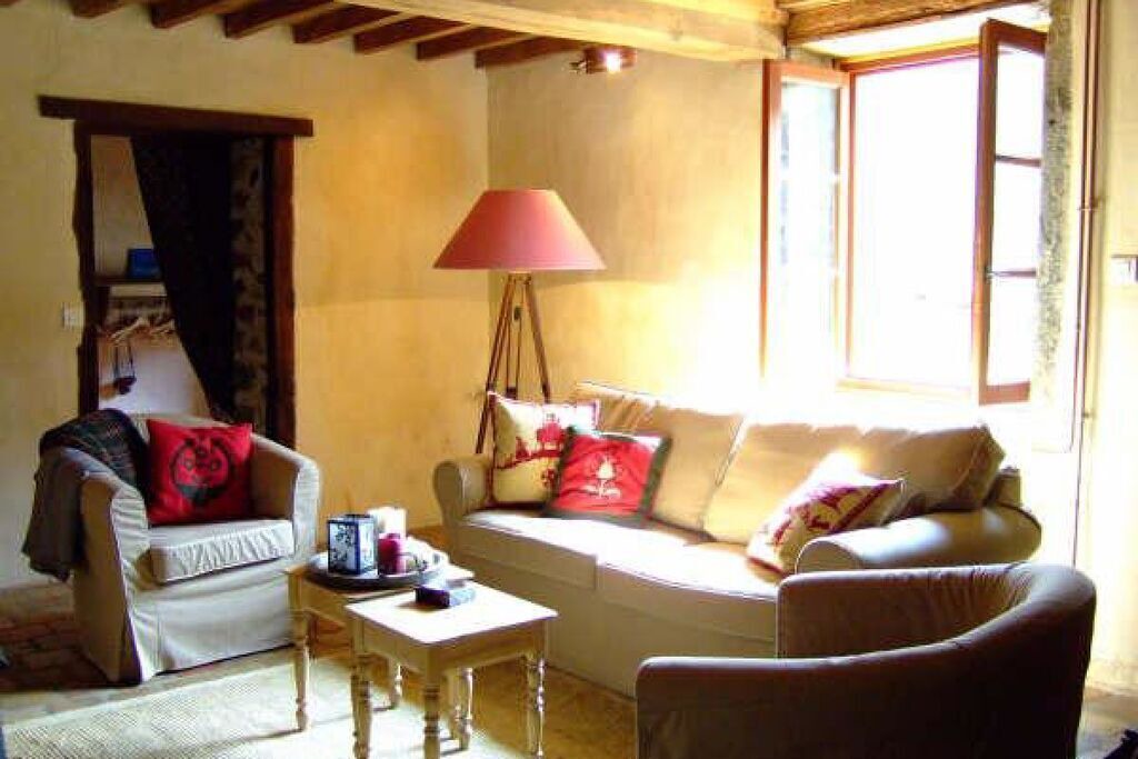 Photo of Livingroom in Saint-Pierre-le-Vieux
