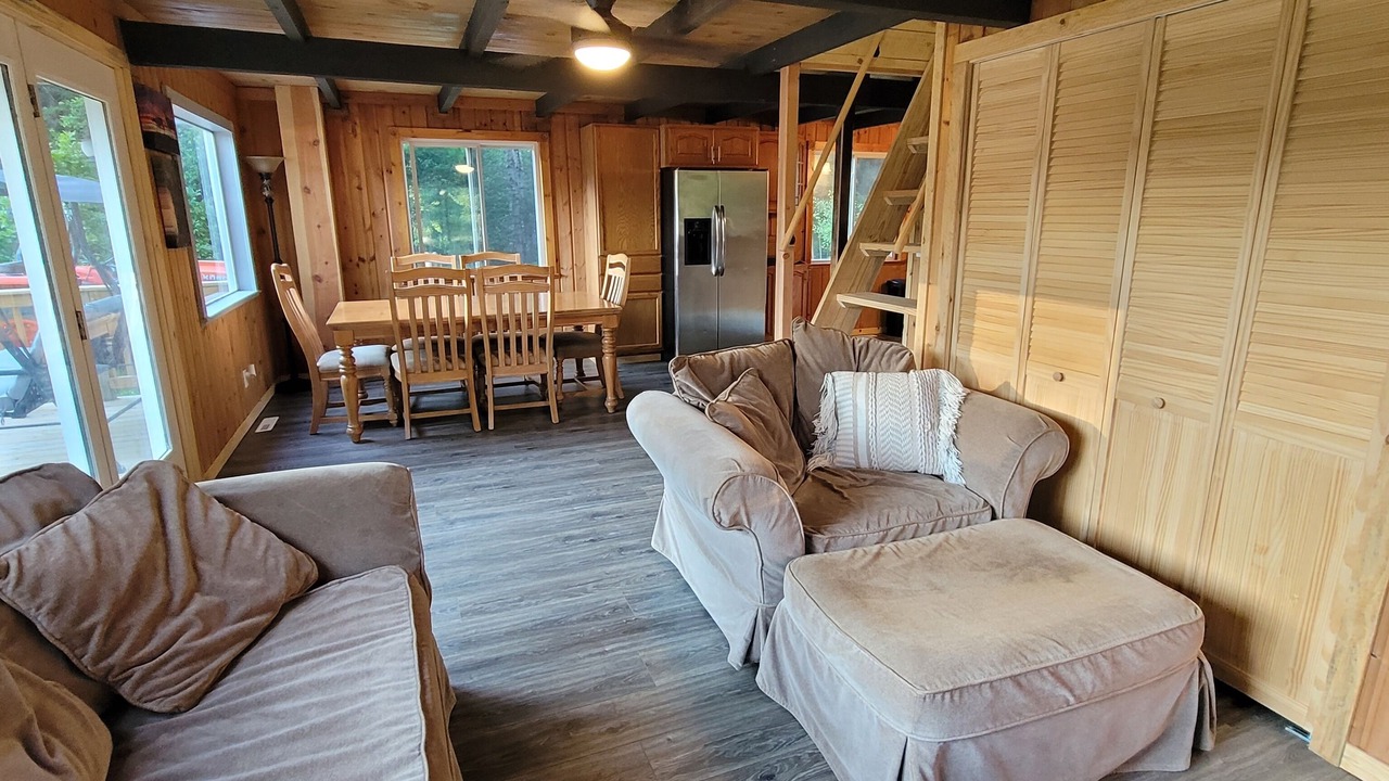 Photo of Livingroom in Grayling